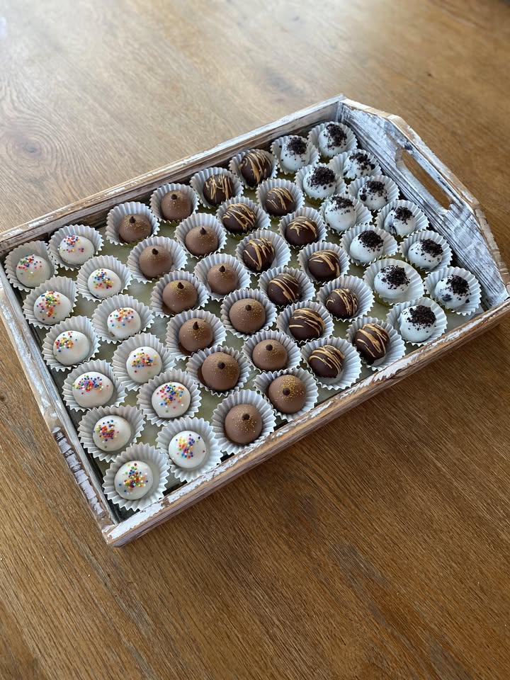 Assorted cake balls